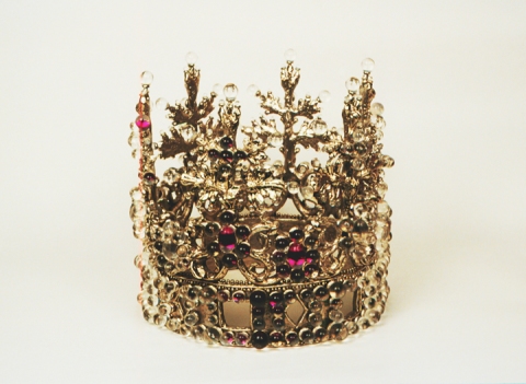 T i m o t h y  H o r n Cinderella Complex (2001) Nickel-plated bronze, hot-worked glass
