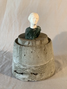 BILL FRAZIER VENUS REDUX 1990 - 1995 Ceramic, salt glaze shard and concrete 
