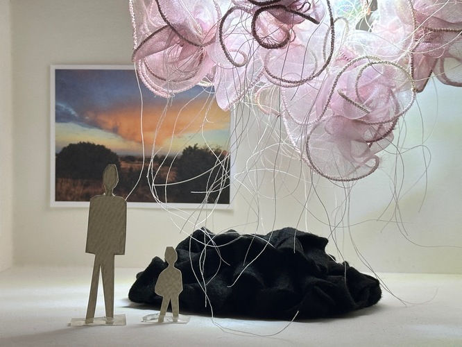  Between Heaven and Earth Felt, Organza, projection, sound