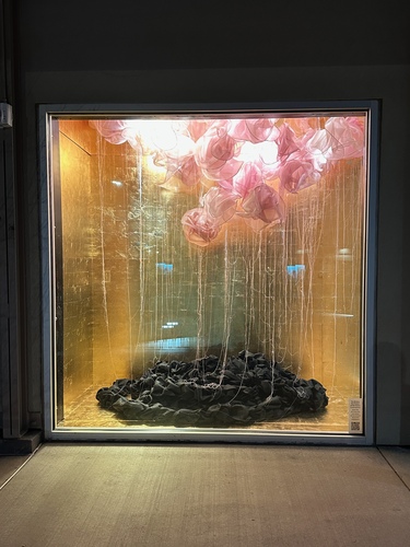   Between Heaven and Earth - Installation organza, copper wire, thread, felt, gold metal leaf